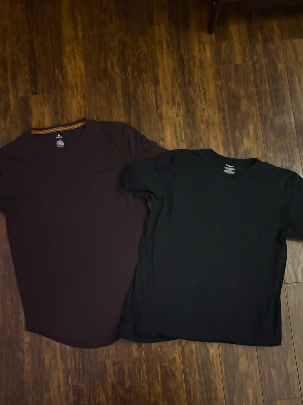 🚨Lot of 2 Mens Large Shirts 🚨